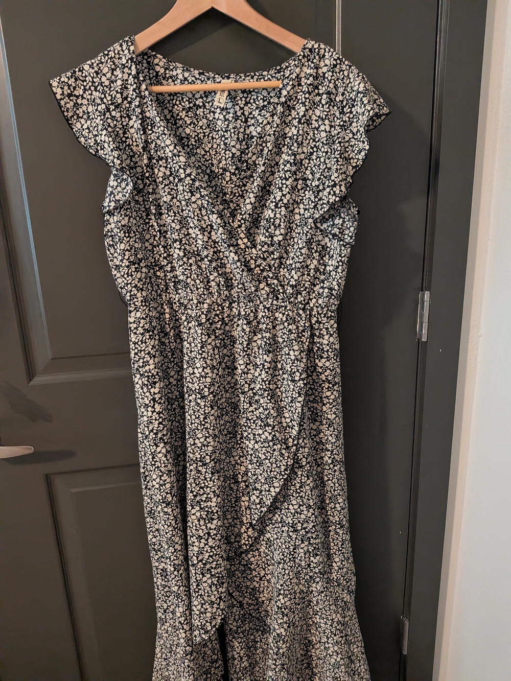 Grecerelle Women’s Black Floral Dress. New